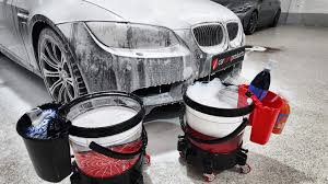 método dos dois baldes lavagem automóvel com shampoo automóvel e baldes para evitar micro-riscos na pintura