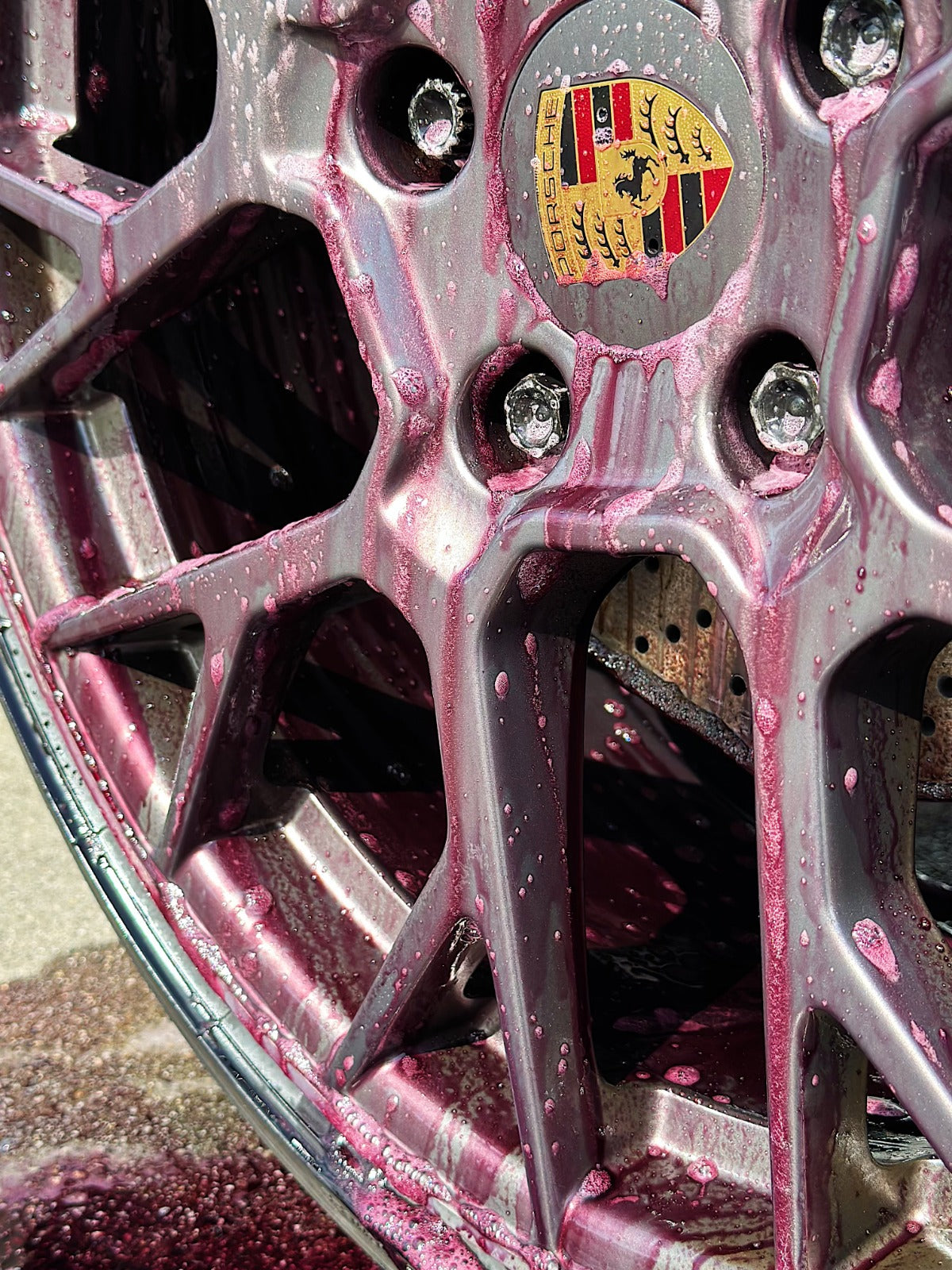 O Que é Iron Remover? Guia Completo de Descontaminação Automóvel