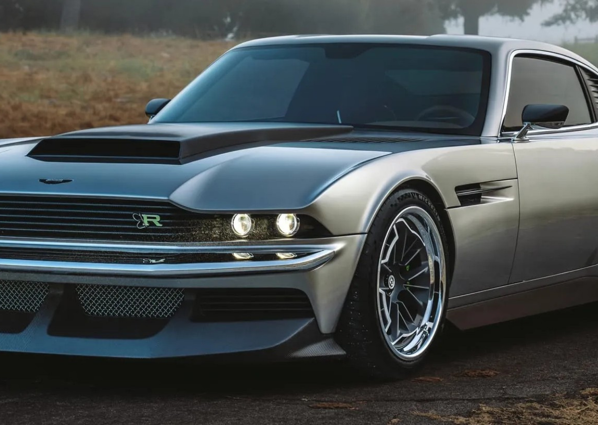 carro premium com pintura detalhada e acabamento de alto brilho após polimento e coating cerâmico