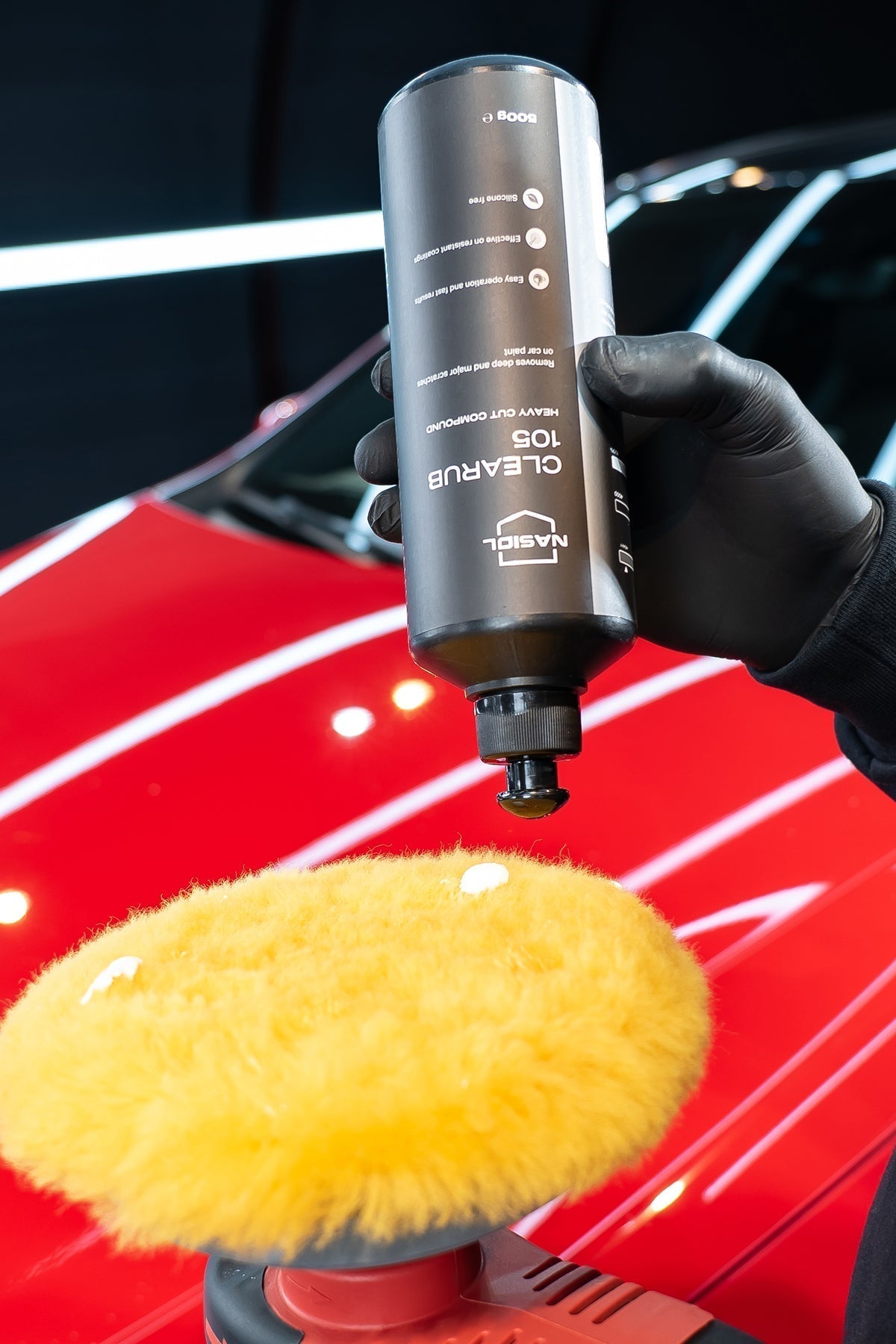 Preparação da pintura com polimento antes da aplicação de coating cerâmico automóvel