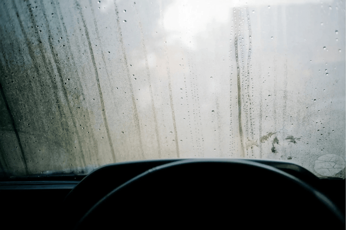 Vidros do Carro Embaciados: Porque Acontece e o Que Fazer