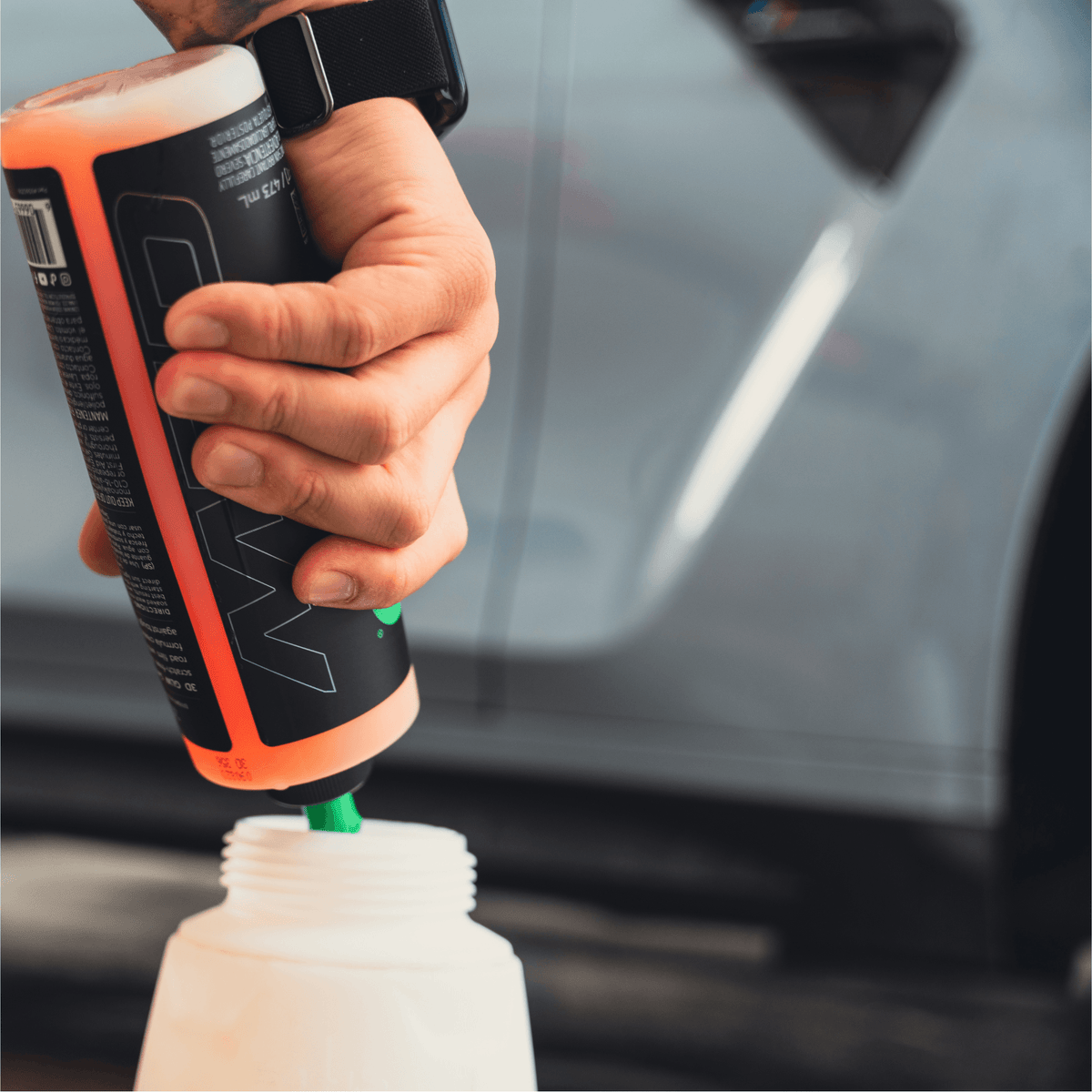 A verter 3D Ultimate Wash num canhão de espuma para lavagem de carro, Portugal e Espanha