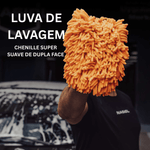 Luva de lavagem Nasiol em uso durante lavagem profissional de automóvel