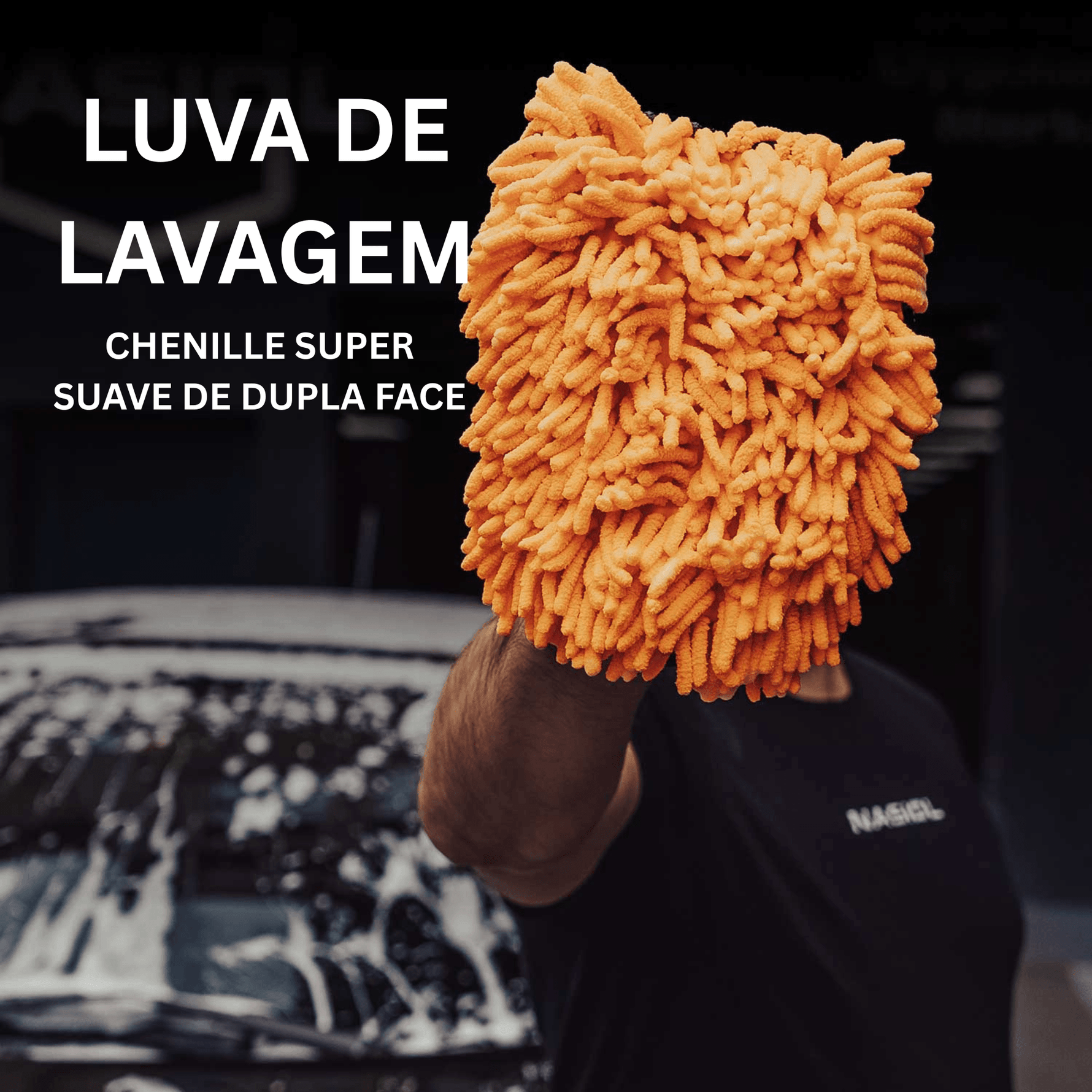 Luva de lavagem Nasiol em uso durante lavagem profissional de automóvel