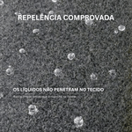 Gotas de água a repelir na superfície do tapete tratado com Nasiol Nano Seat Protect