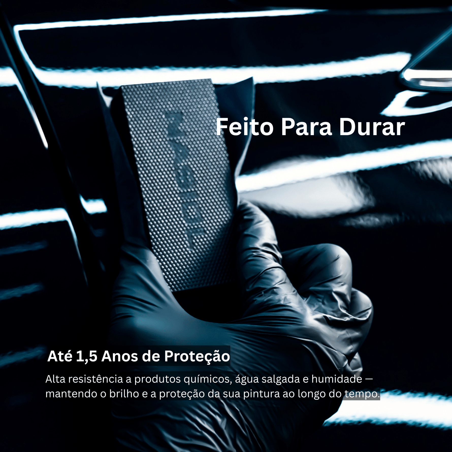 Mão com luva a segurar pano Nasiol junto a pintura de carro, revestimento XR03 com proteção duradoura até 1,5 anos