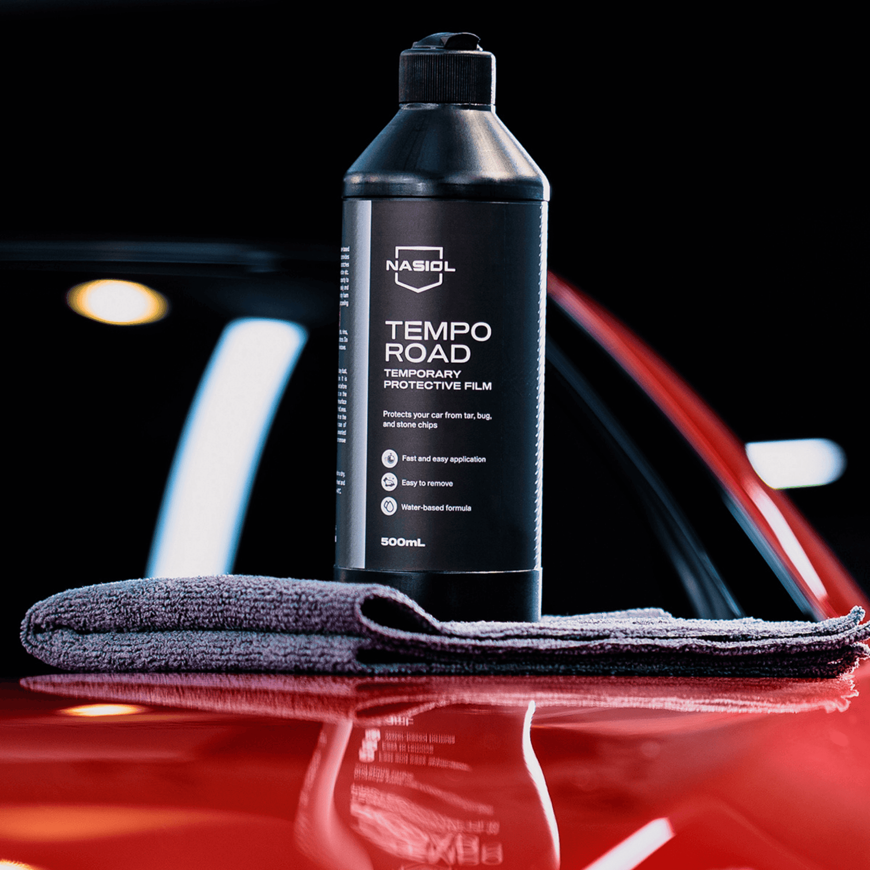 Nasiol TempoRoad 500ml com toalha de microfibra sobre pintura automóvel